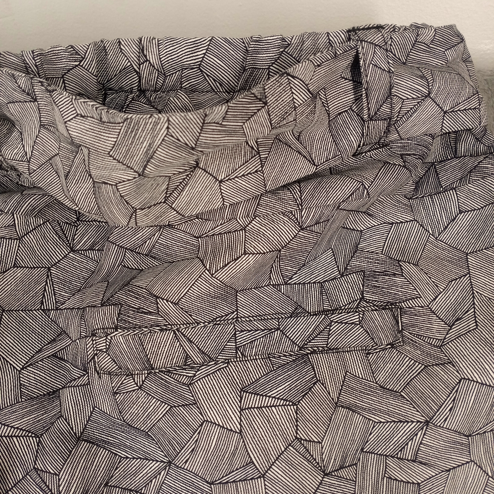 ELK Women's  Tapered Pants Grey Pattern Size 10 NWT